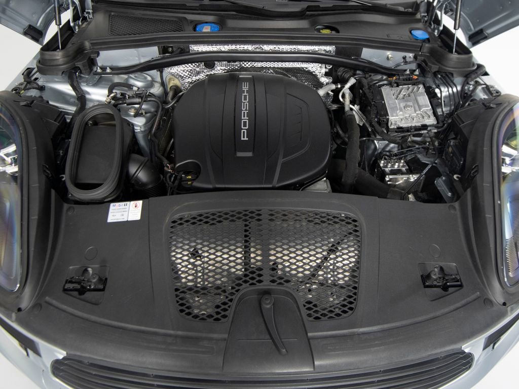 Certified 2019 Porsche Macan AWD/4WD image 44