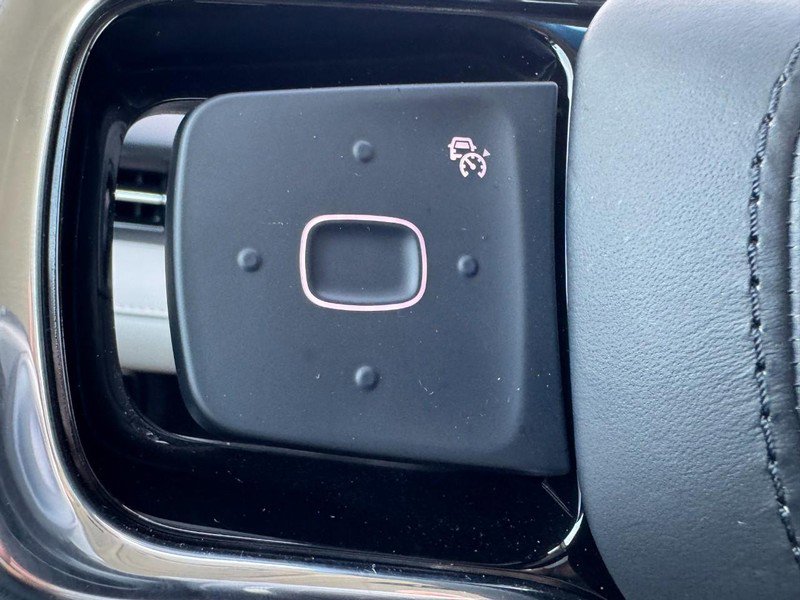 Used 2024 Lincoln Nautilus Premier image 18