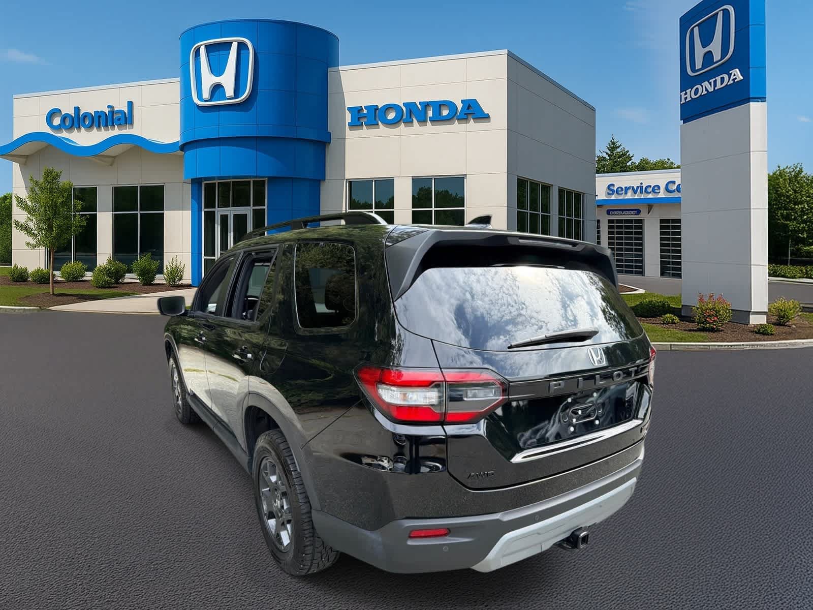 Used 2025 Honda Pilot TrailSport image 4