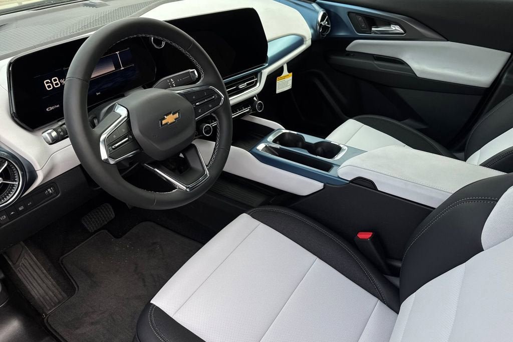 New 2026 Chevrolet Equinox EV LT w/ LPO, Blackout Package FWD image 10