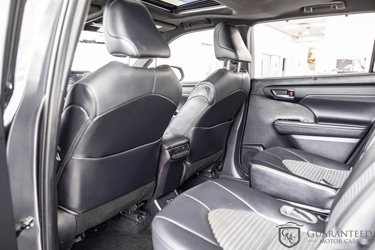 Used 2021 Toyota Highlander XSE AWD/4WD image 34