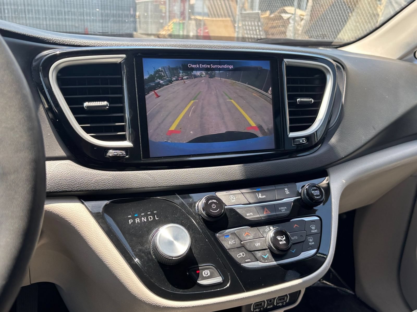 Used 2022 Chrysler Pacifica Touring-L FWD image 25