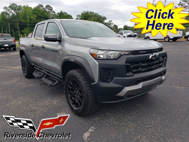 Used 2025 Chevrolet Colorado Trail Boss AWD/4WD image 1
