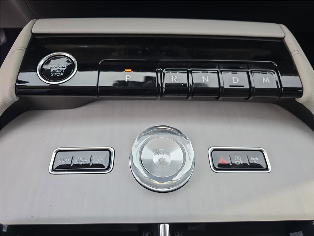 New 2026 Lincoln Navigator Reserve w/ Jet Appearance Package AWD/4WD image 17