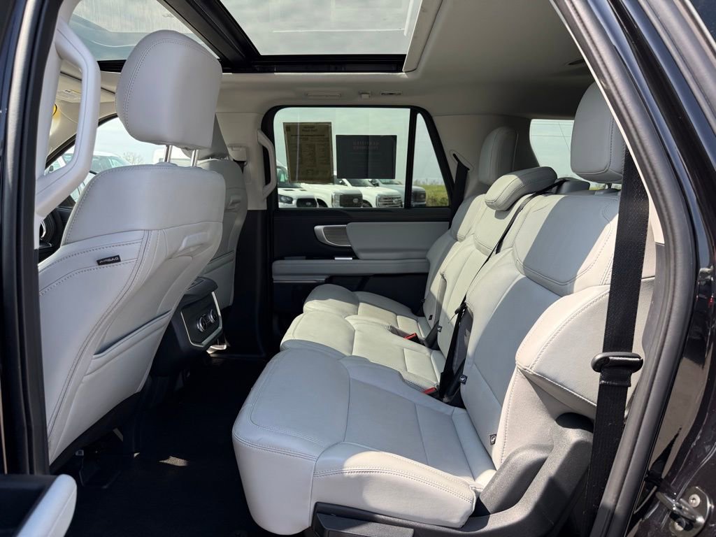 Used 2025 Ford Expedition Max Platinum image 10