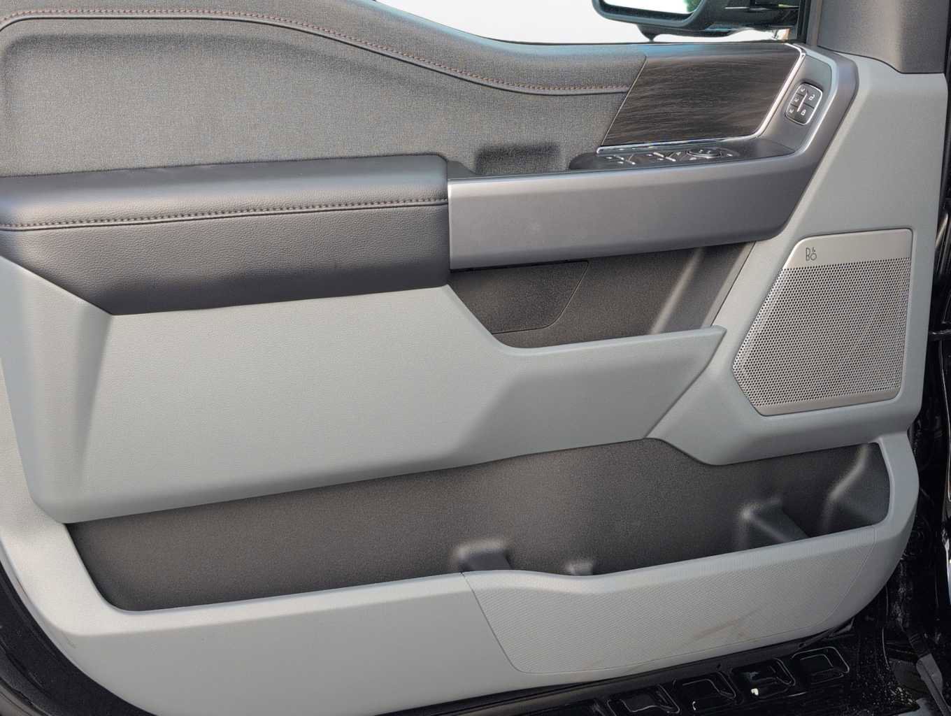 New 2025 Ford F150 Lariat w/ Equipment Group 502A High image 5