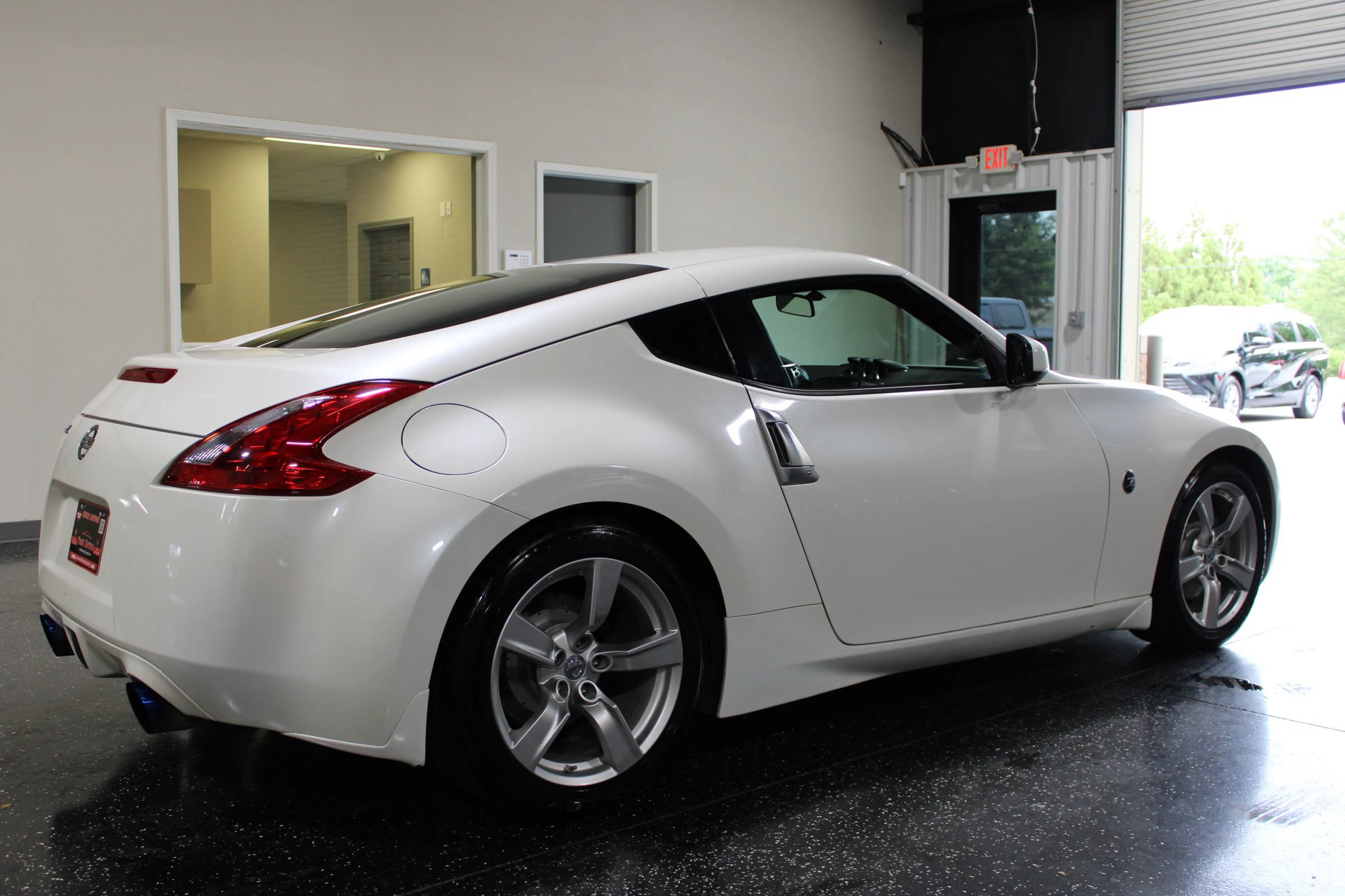 Used 2011 Nissan 370Z Coupe RWD image 4