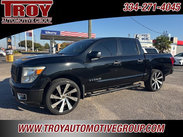 Used 2017 Nissan Titan S image 4