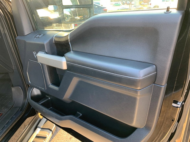 Used 2022 Ford F350 Lariat w/ Chrome Package image 15