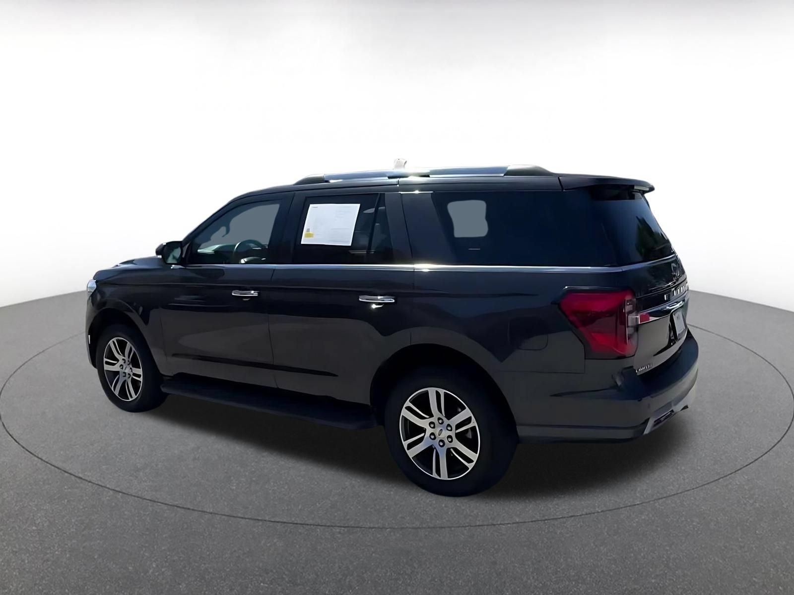 Used 2024 Ford Expedition Limited AWD/4WD image 9
