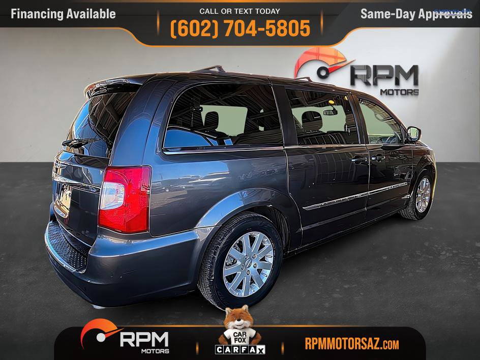 Used 2015 Chrysler Town & Country Touring image 6