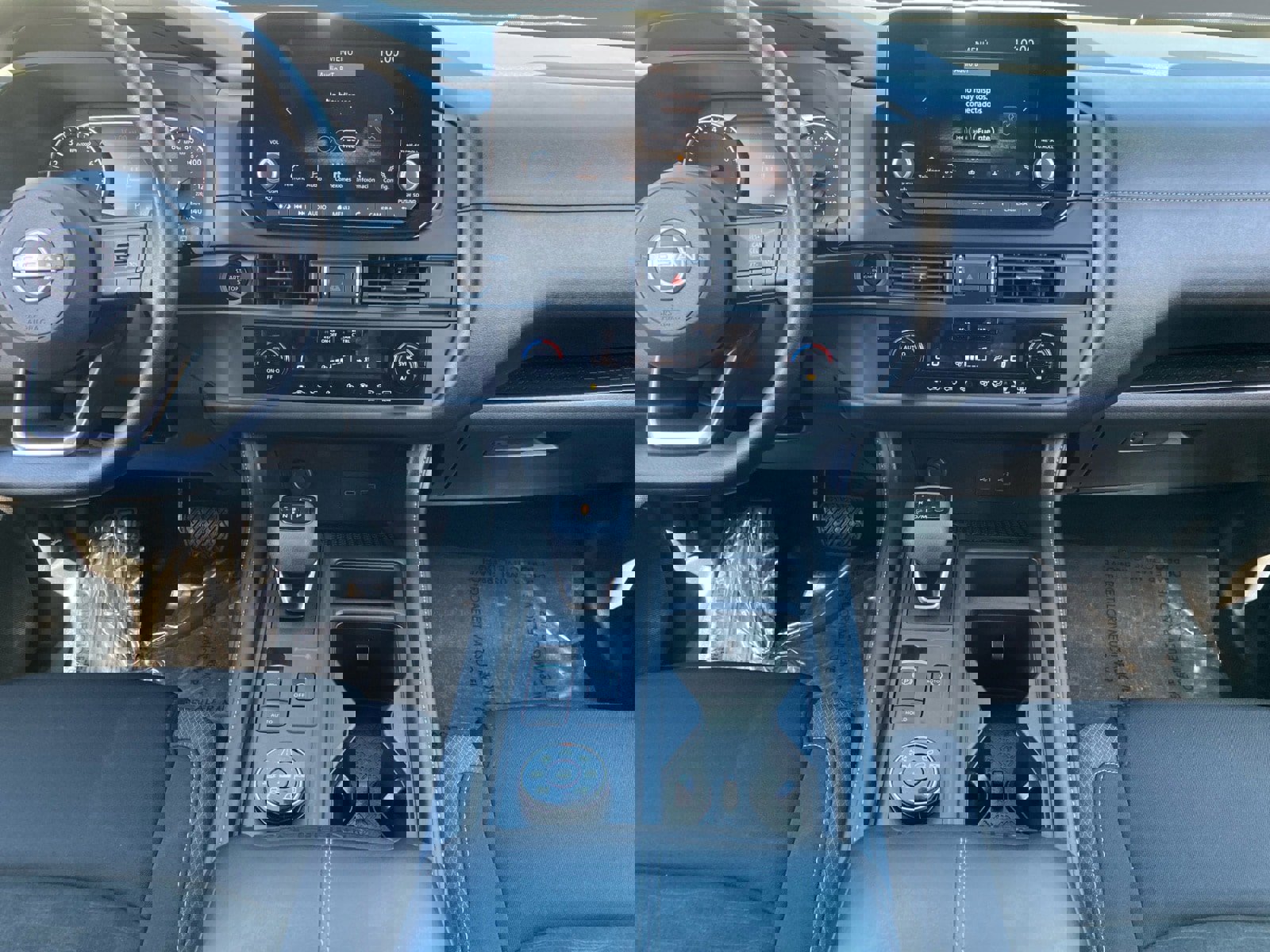 Used 2025 Nissan Pathfinder S image 11