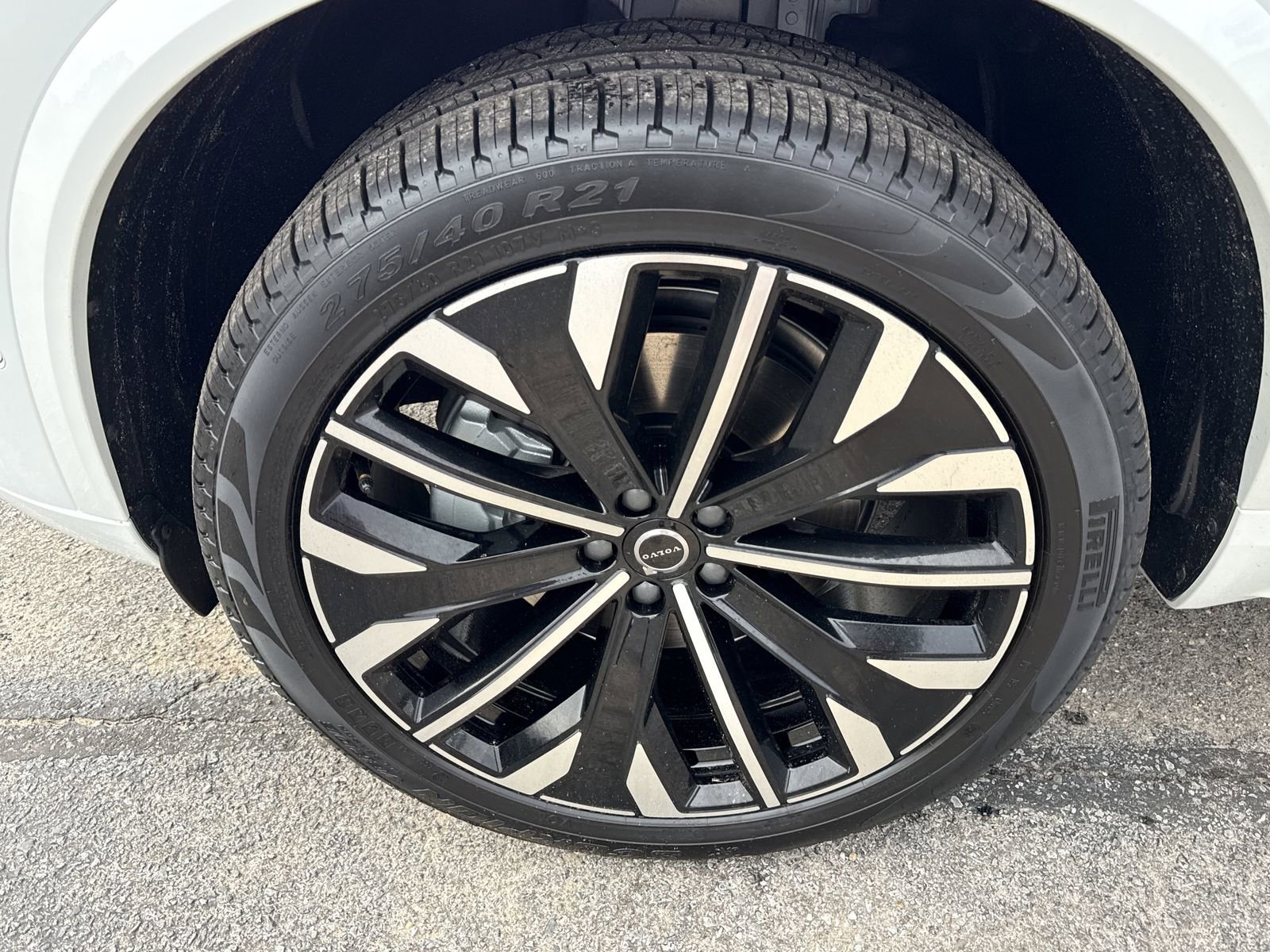 New 2026 Volvo XC90 B6 Plus w/ Protection Package Premier image 9