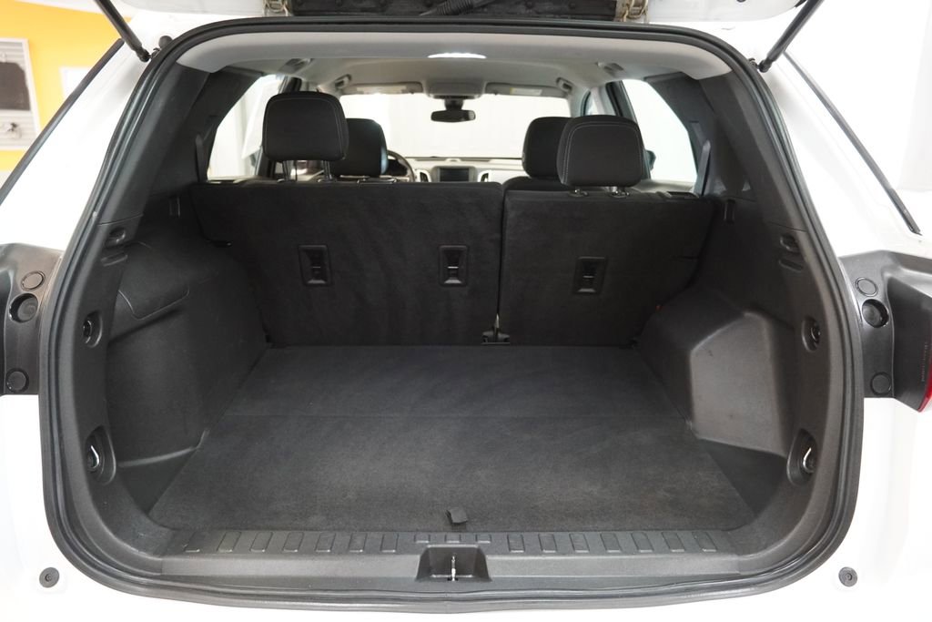 Used 2021 Chevrolet Equinox LS image 24