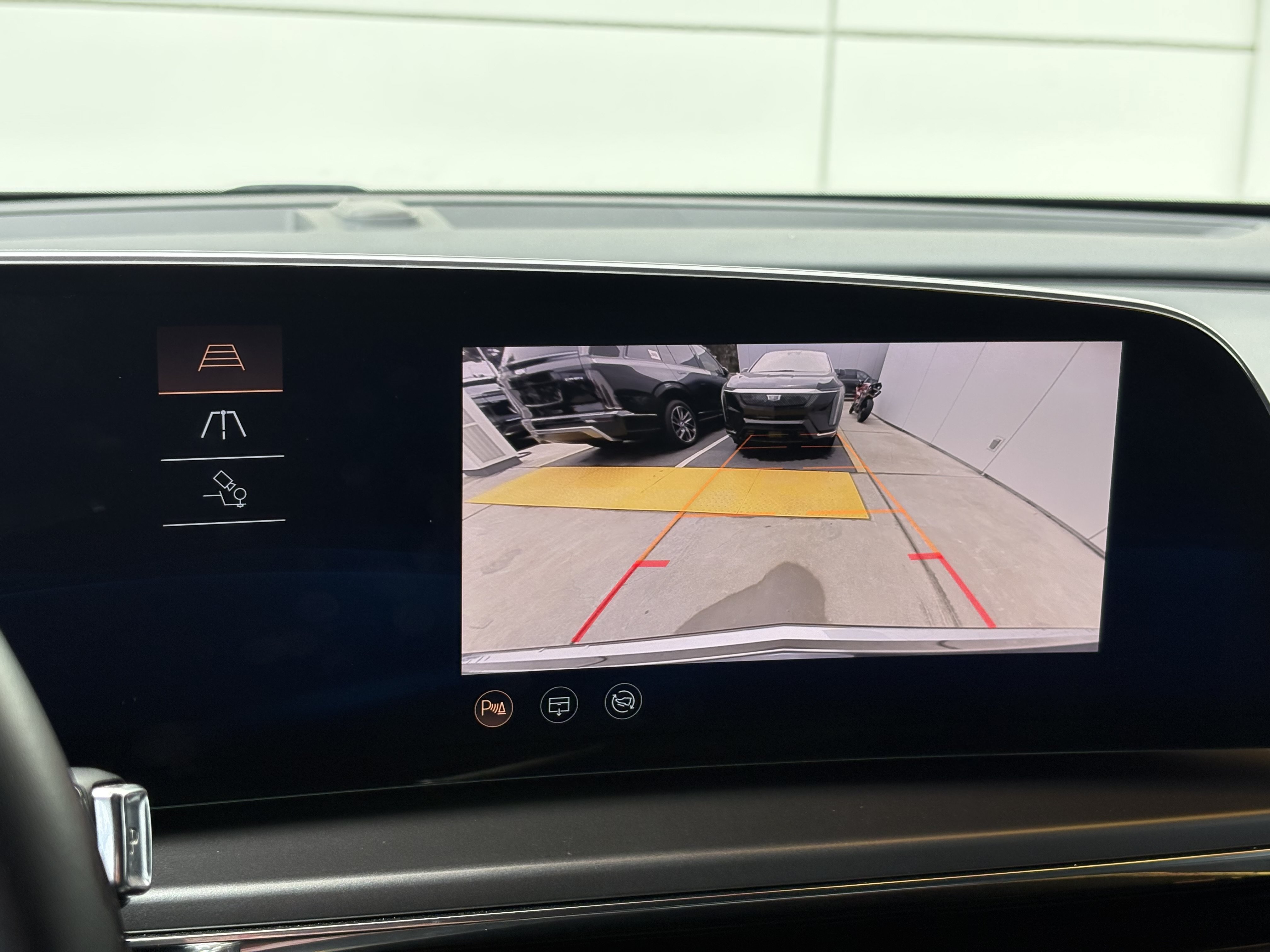 Certified 2024 Cadillac Lyriq Tech AWD/4WD image 22