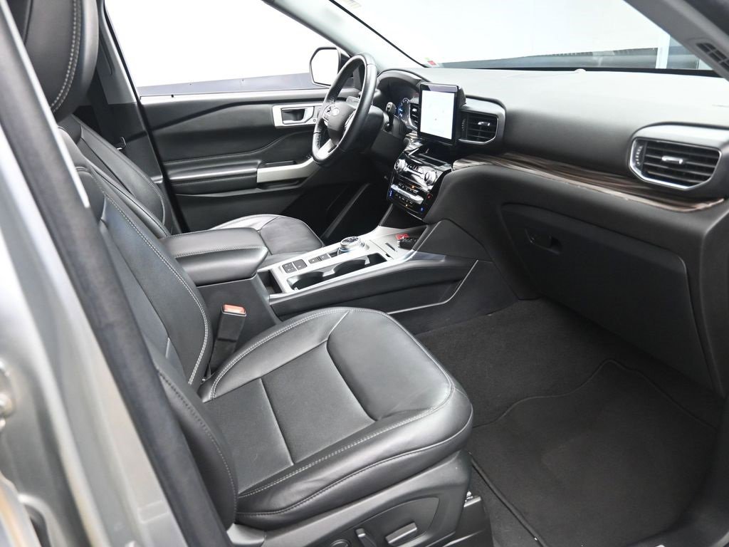 Used 2022 Ford Explorer Limited w/ Equipment Group 301A image 30