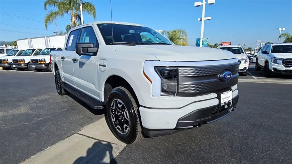 Used 2023 Ford F150 Lightning XLT image 4