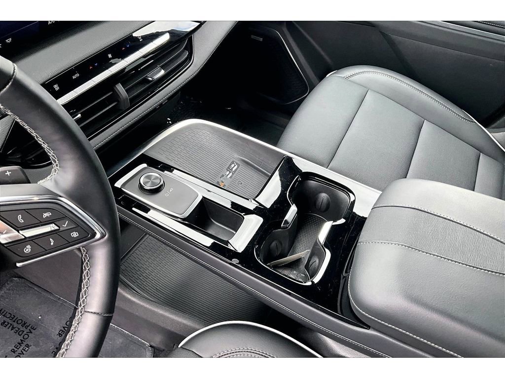 Used 2025 Buick Enclave Preferred AWD/4WD image 17