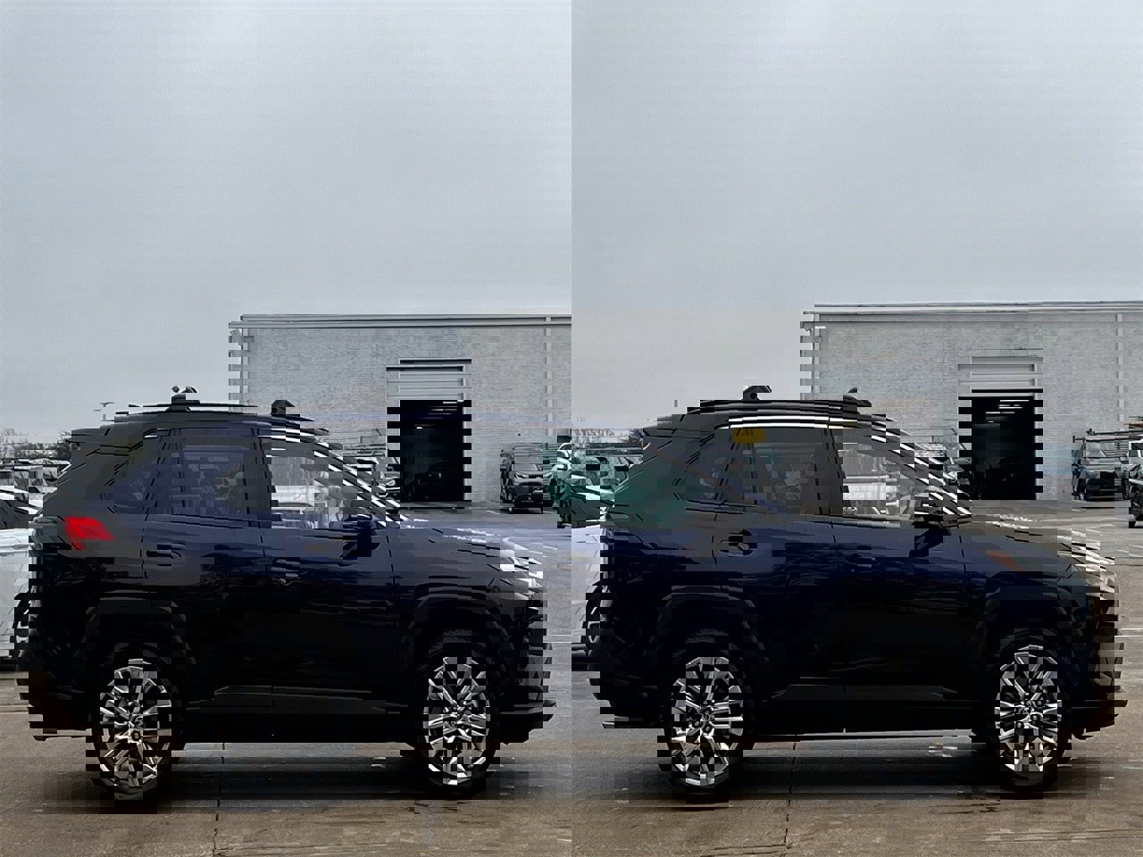 Used 2023 Toyota RAV4 XLE Premium image 3