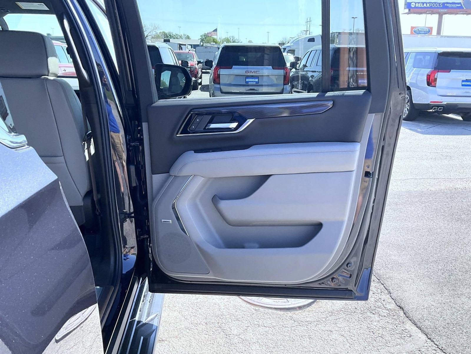 New 2026 GMC Yukon XL Elevation AWD/4WD image 17