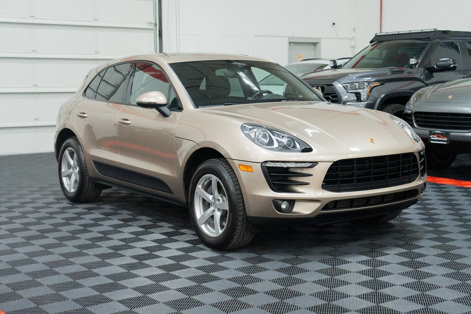 Used 2017 Porsche Macan AWD/4WD image 11