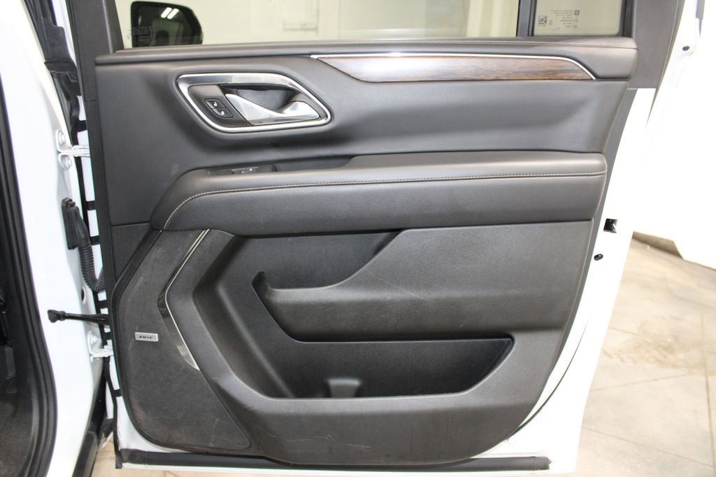 Used 2023 Chevrolet Suburban Premier image 29