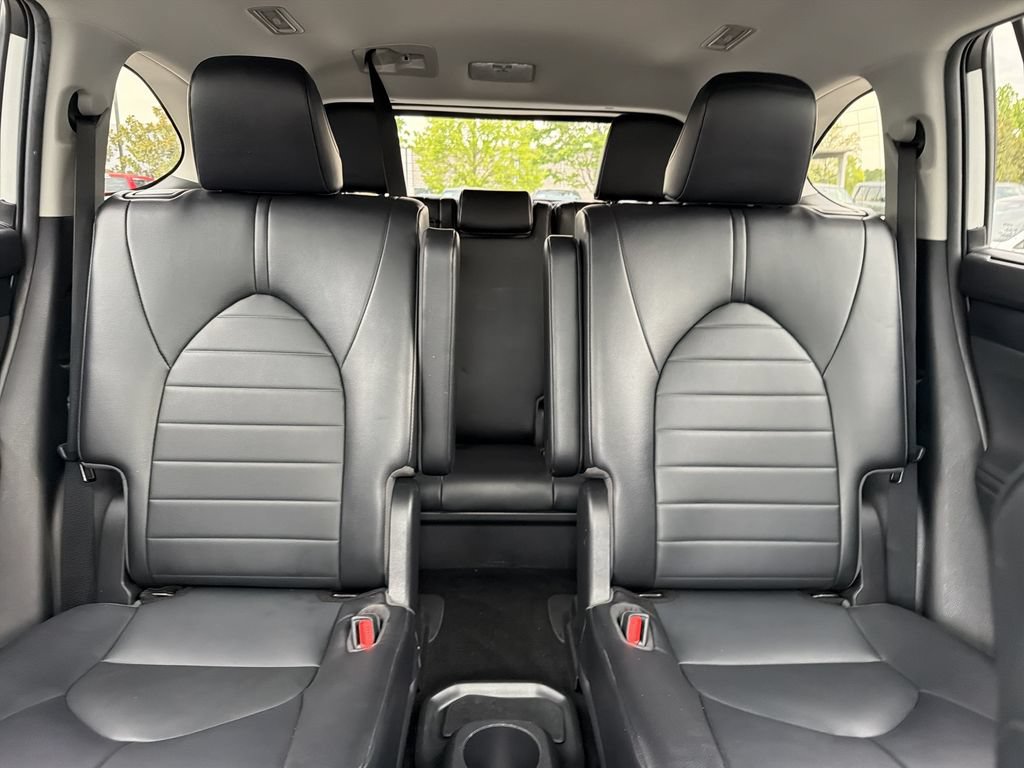 Used 2022 Toyota Highlander XLE FWD image 31