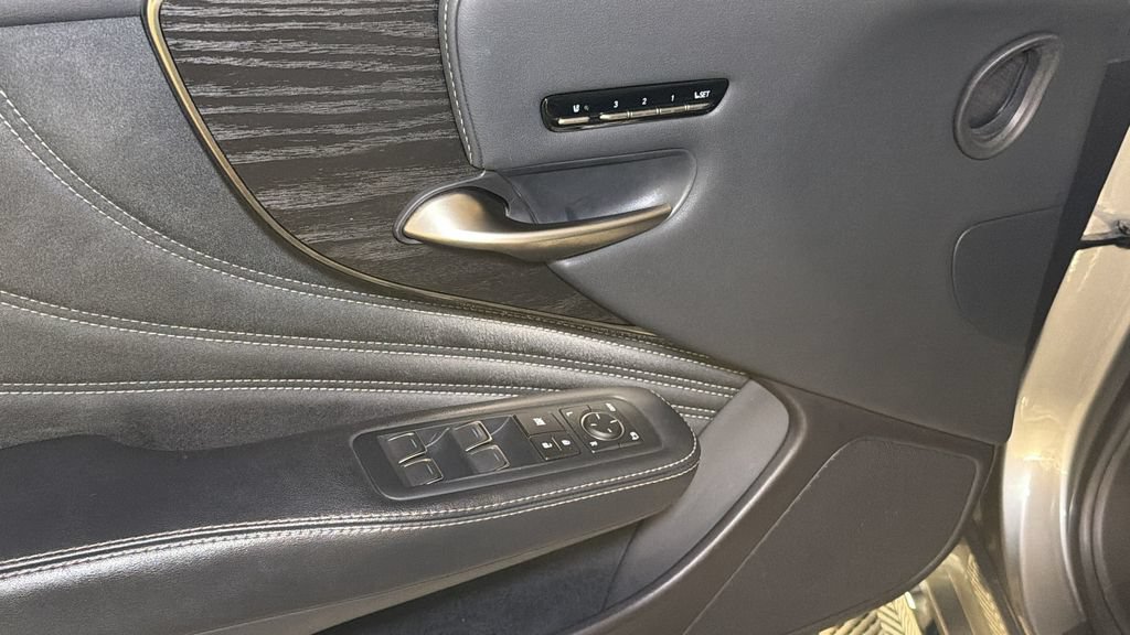 Certified 2021 Lexus LS 500 AWD w/ Accessory Package (Z1) image 18