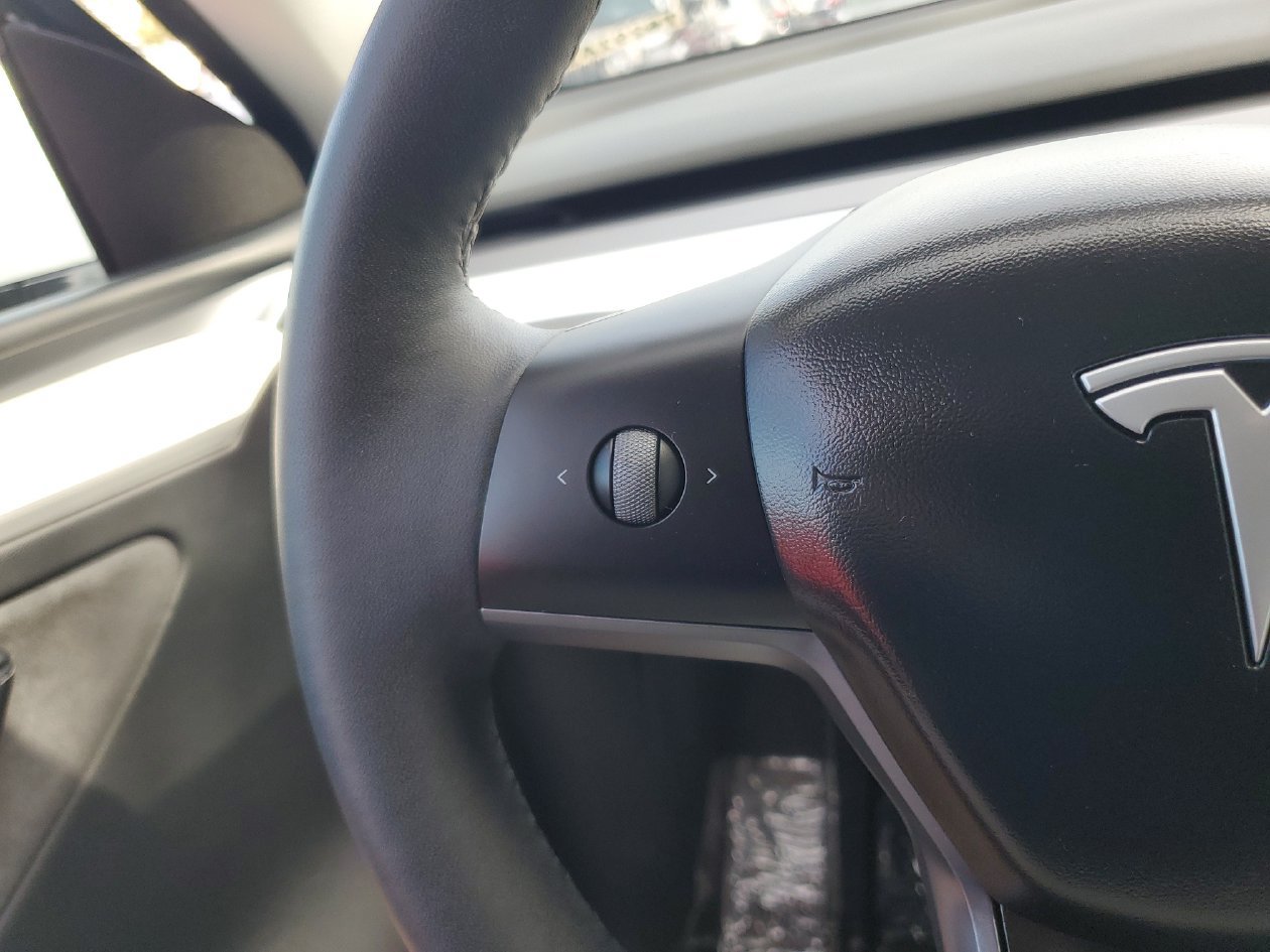 Used 2025 Tesla Model Y Long Range RWD image 27