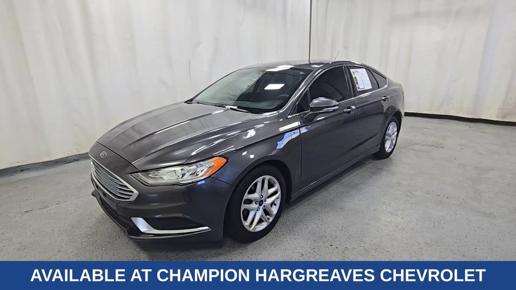Used 2017 Ford Fusion SE w/ Fusion SE Technology Package FWD image 5