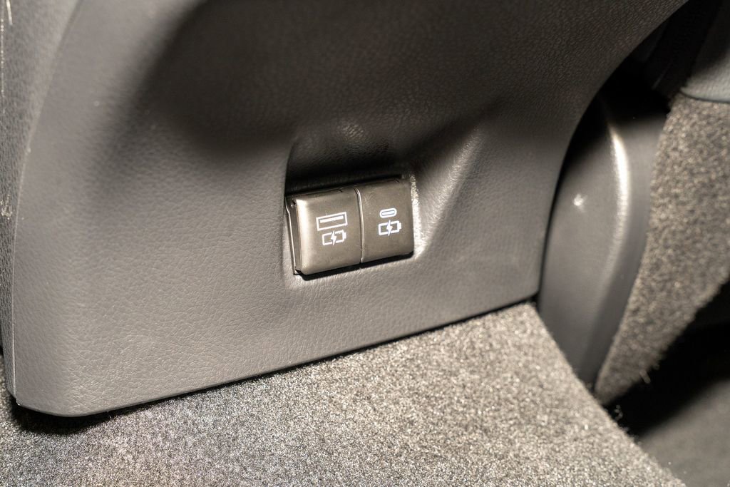 Used 2025 Toyota Camry SE image 7