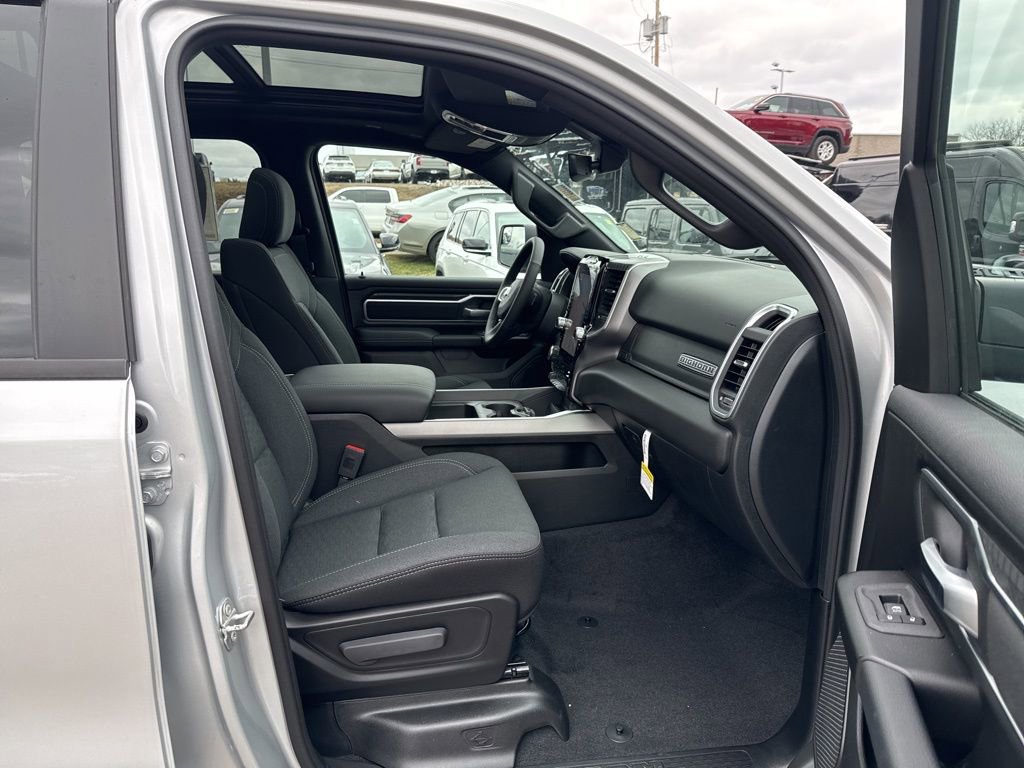 New 2026 RAM 1500 4x4 Crew Cab image 30