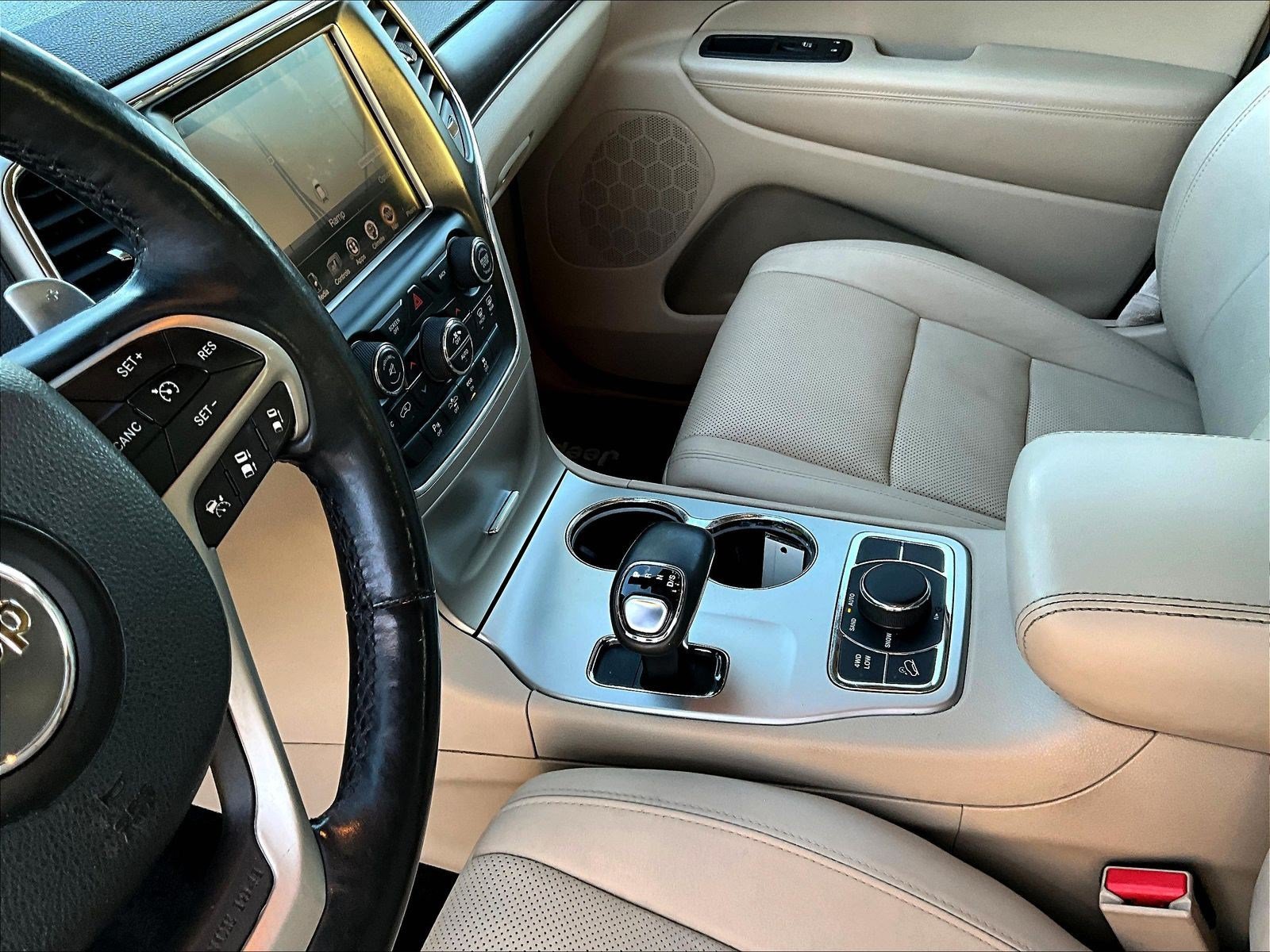 Used 2014 Jeep Grand Cherokee Limited w/ Luxury Group II AWD/4WD image 18