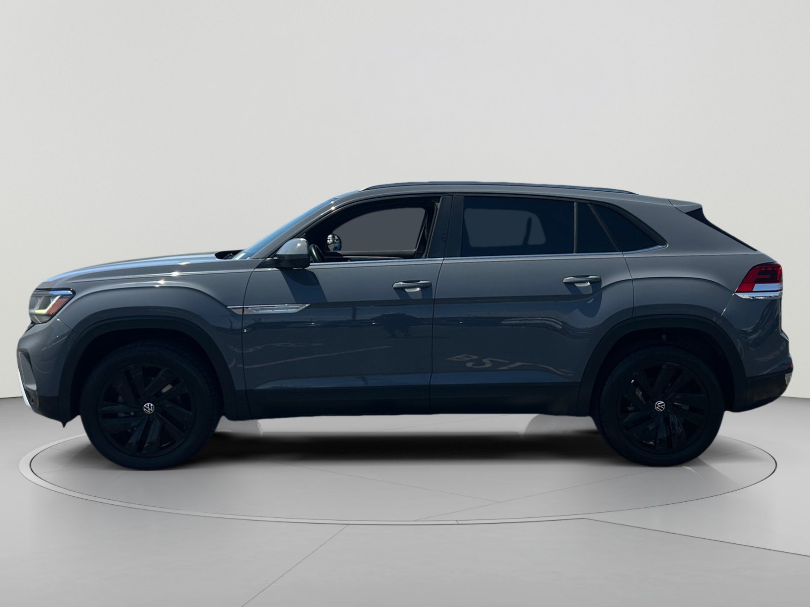Used 2022 Volkswagen Atlas Cross Sport SE FWD image 2