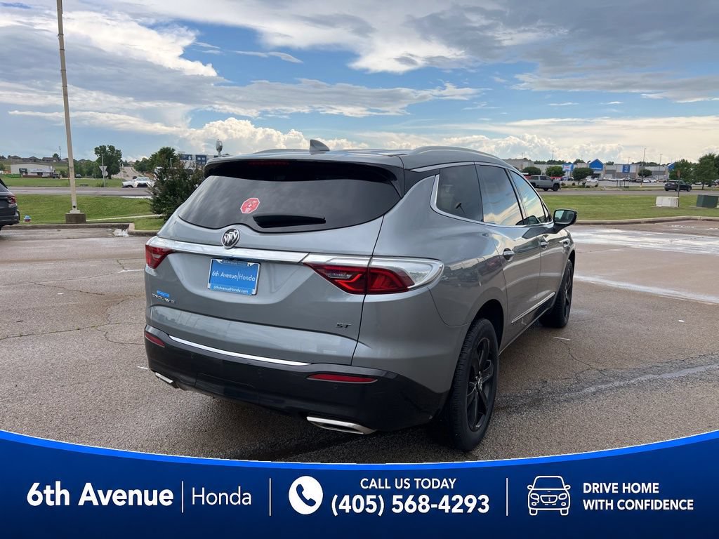 Used 2023 Buick Enclave Essence w/ Sport Touring Edition FWD image 5