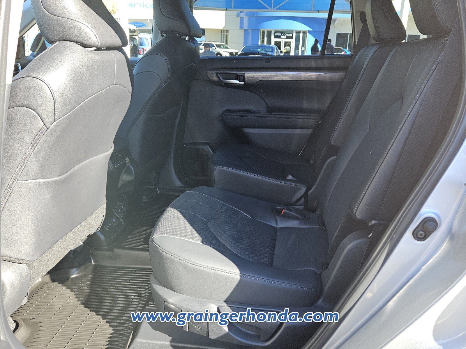 Used 2025 Toyota Highlander Limited image 11