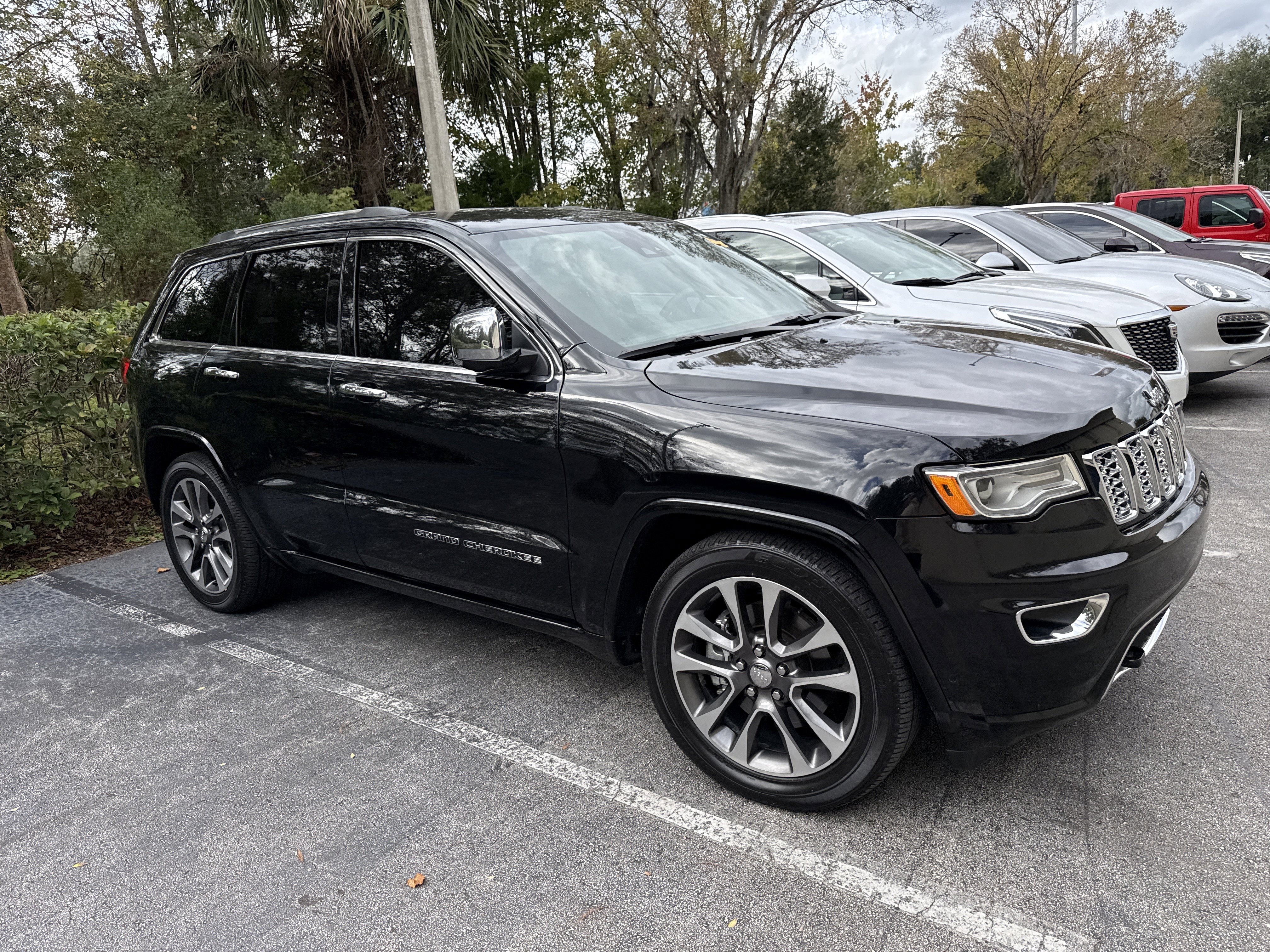 Used 2018 Jeep Grand Cherokee Overland image 2