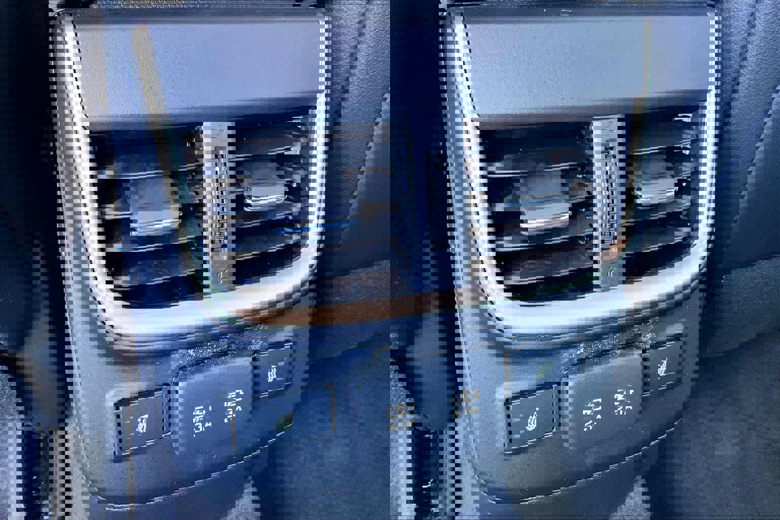 Used 2022 Subaru Outback Limited image 32