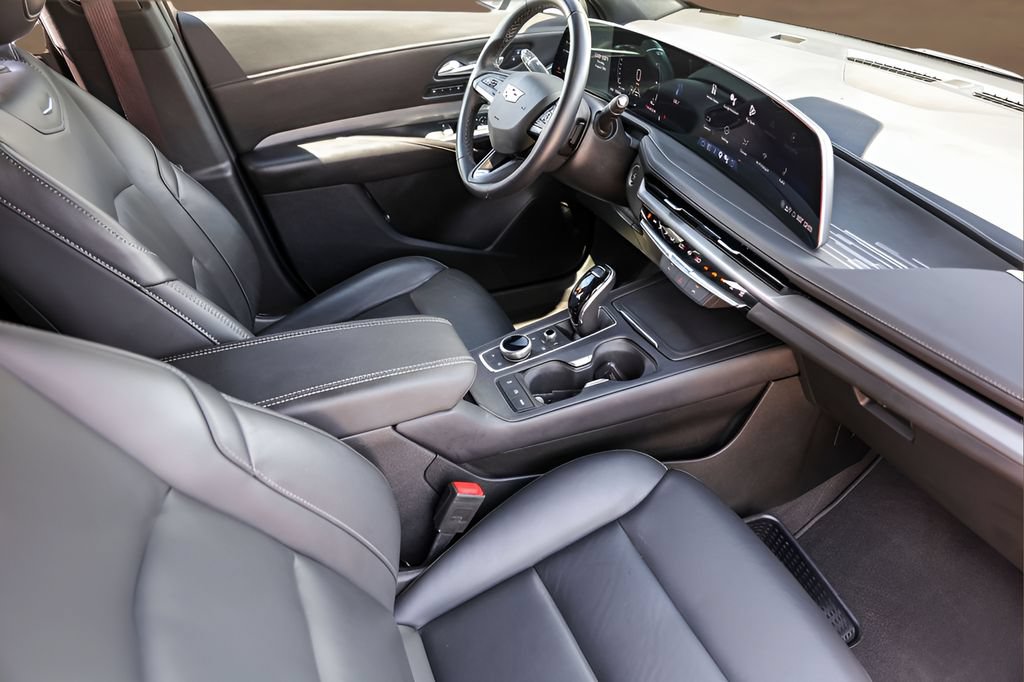 Certified 2025 Cadillac XT4 Premium Luxury FWD image 27