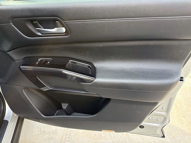 Used 2022 Nissan Pathfinder S image 34