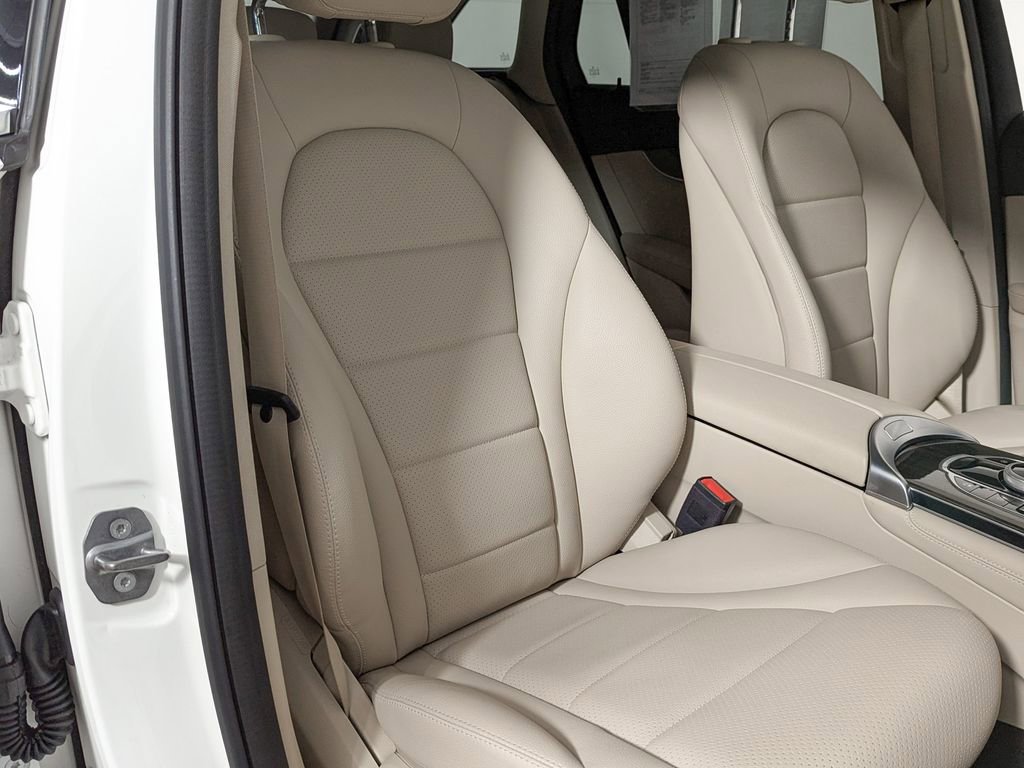 Used 2019 Mercedes-Benz GLC 300 4MATIC image 24