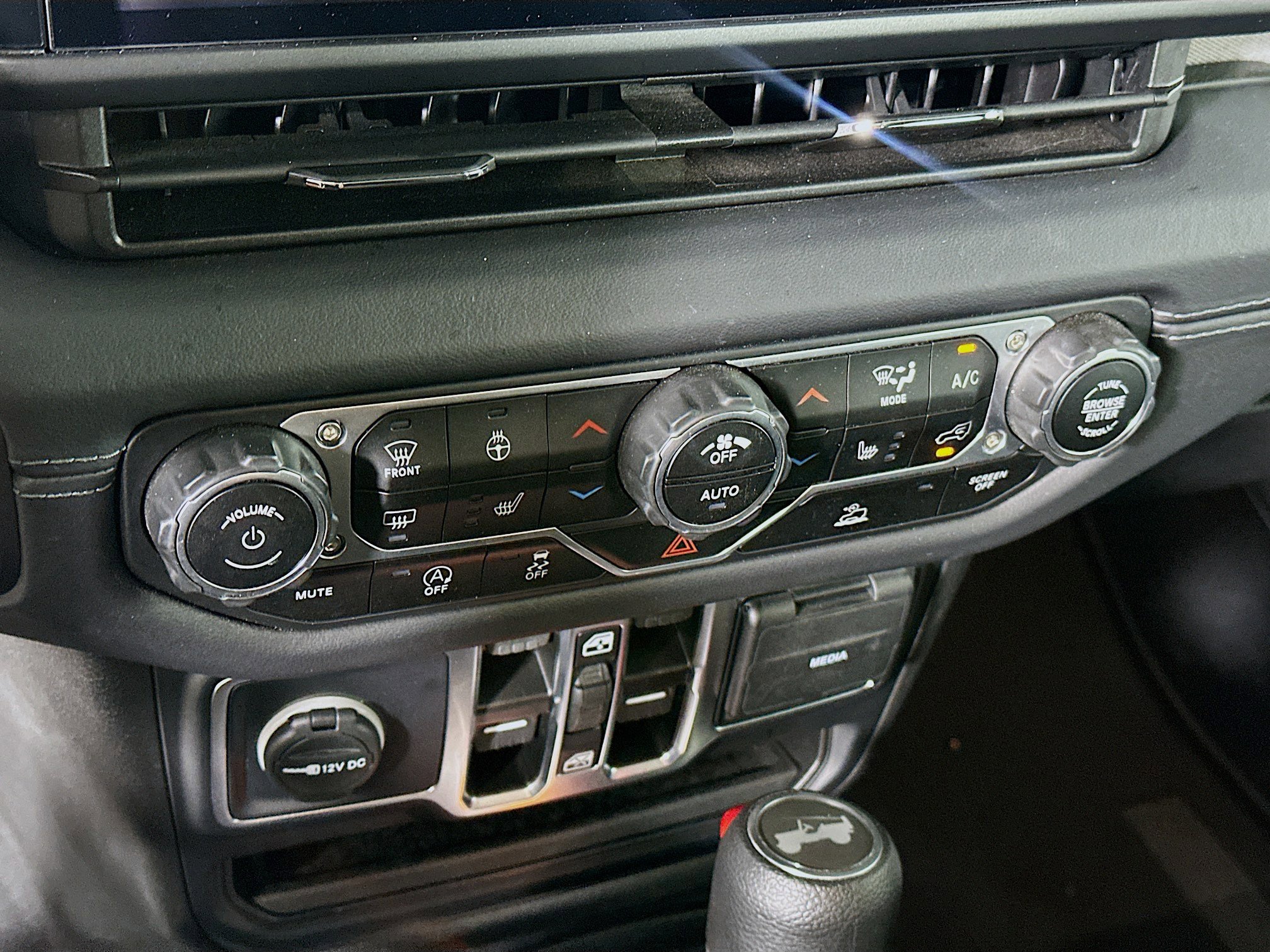 Used 2025 Jeep Wrangler Unlimited Sahara AWD/4WD image 22