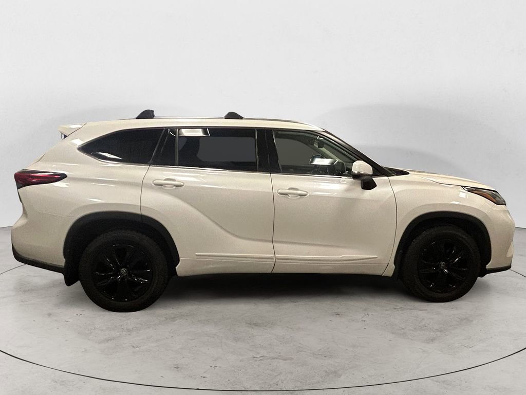 Used 2020 Toyota Highlander XLE AWD/4WD image 6