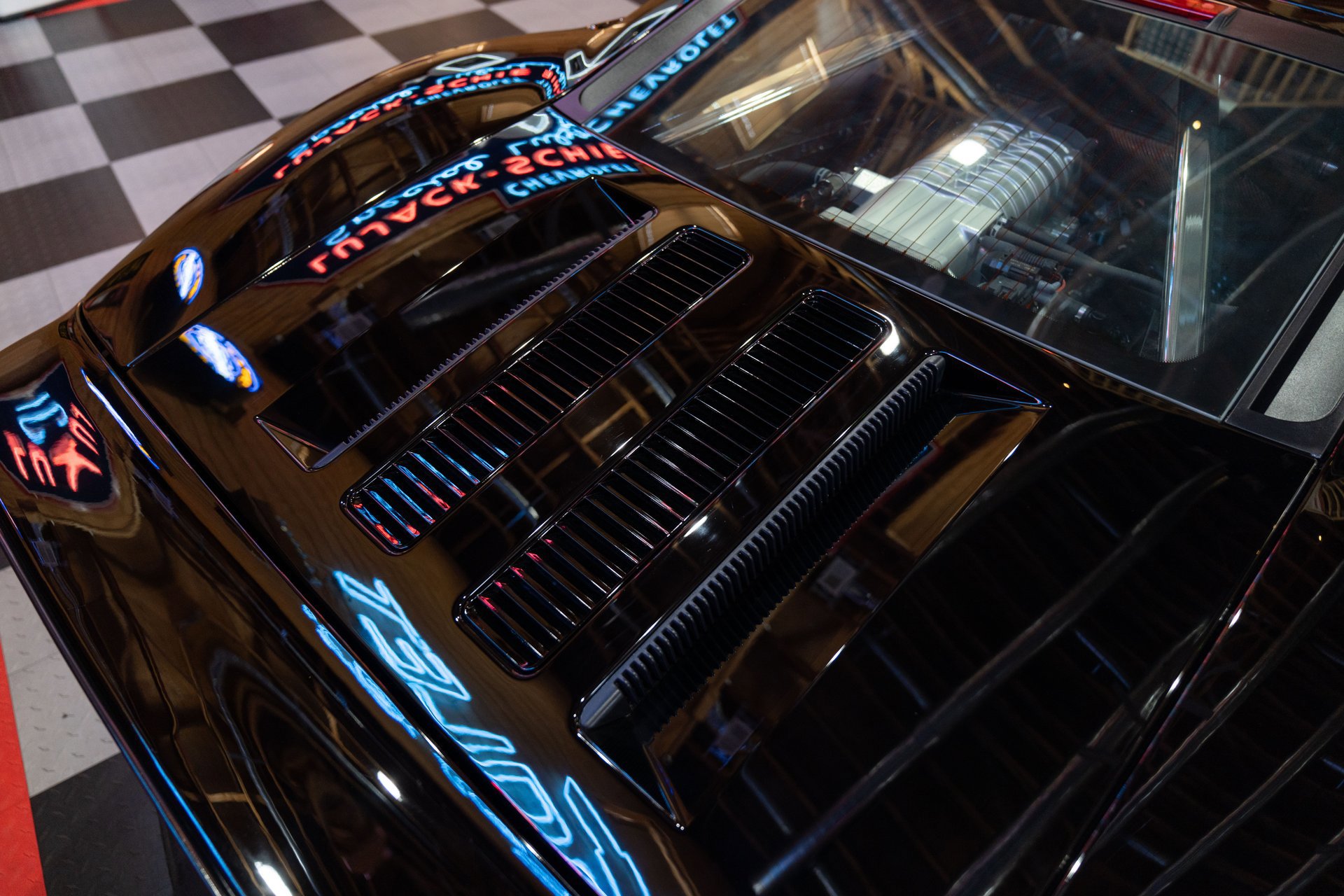 Used 2006 Ford GT image 28