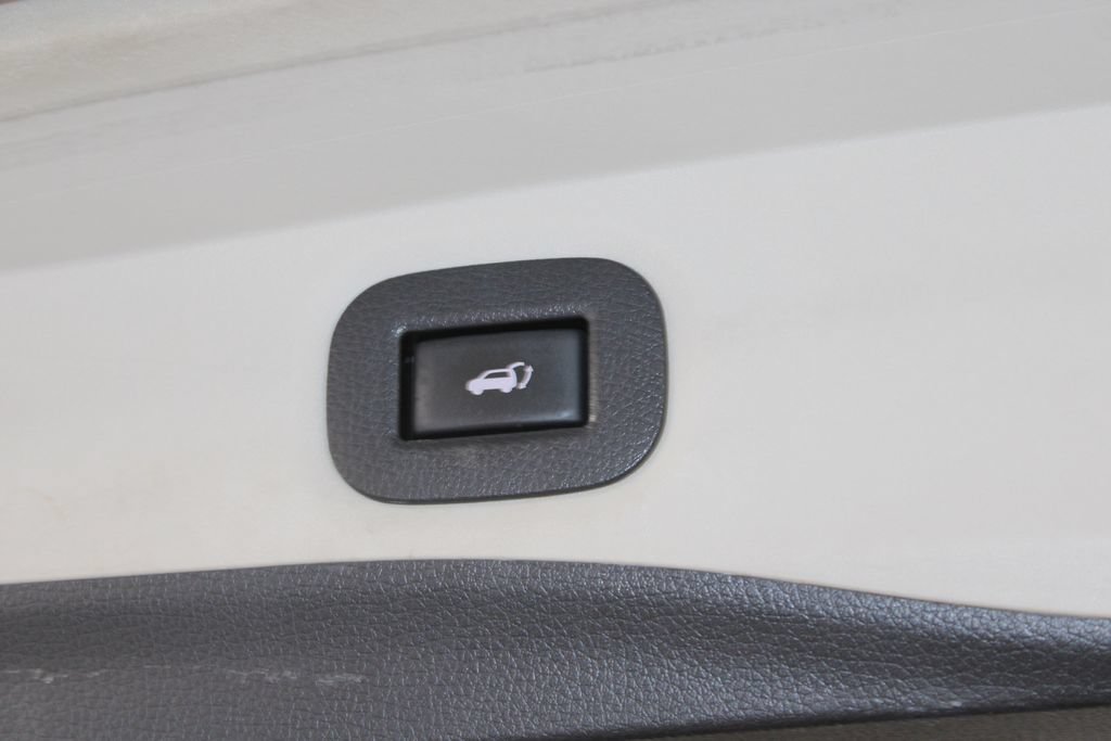 Used 2020 Nissan Rogue SV AWD/4WD image 16