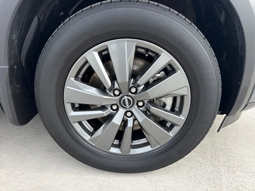 Used 2024 Nissan Pathfinder S image 17