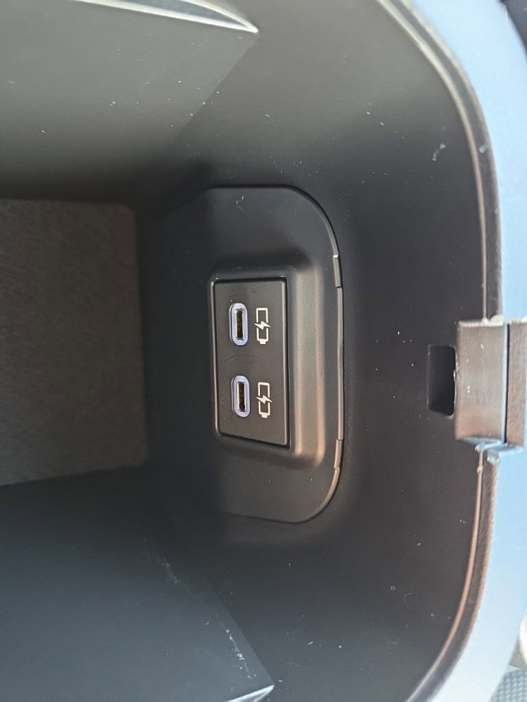 Used 2025 Toyota RAV4 LE image 32