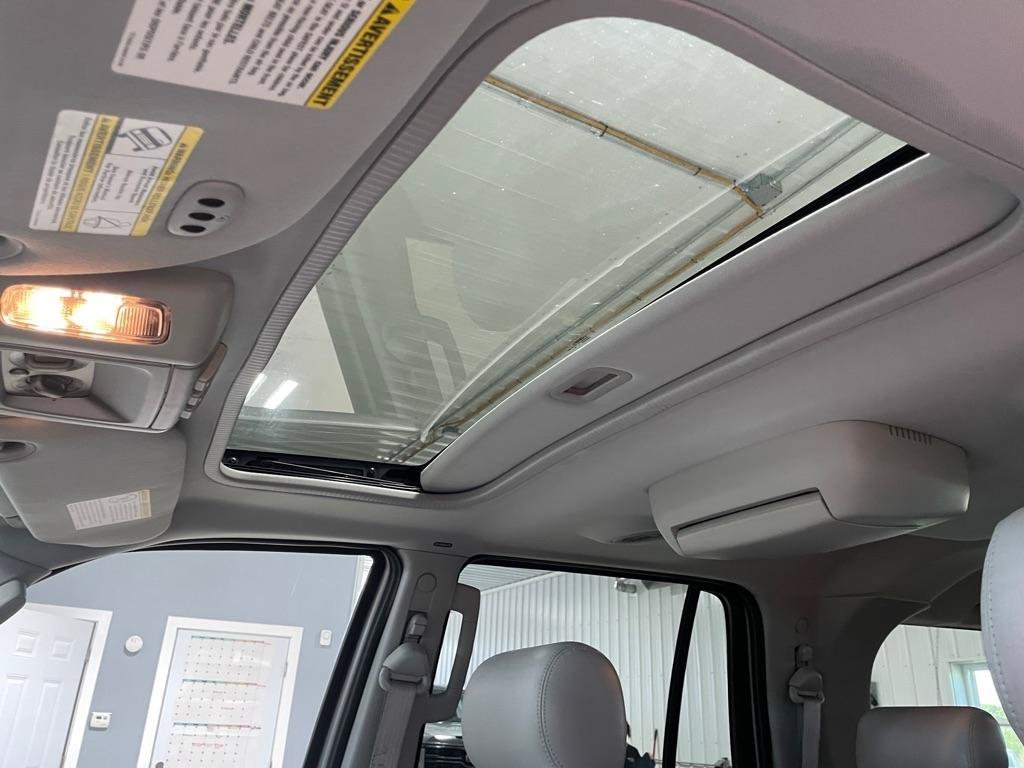 Used 2005 Lincoln Navigator Luxury AWD/4WD image 37