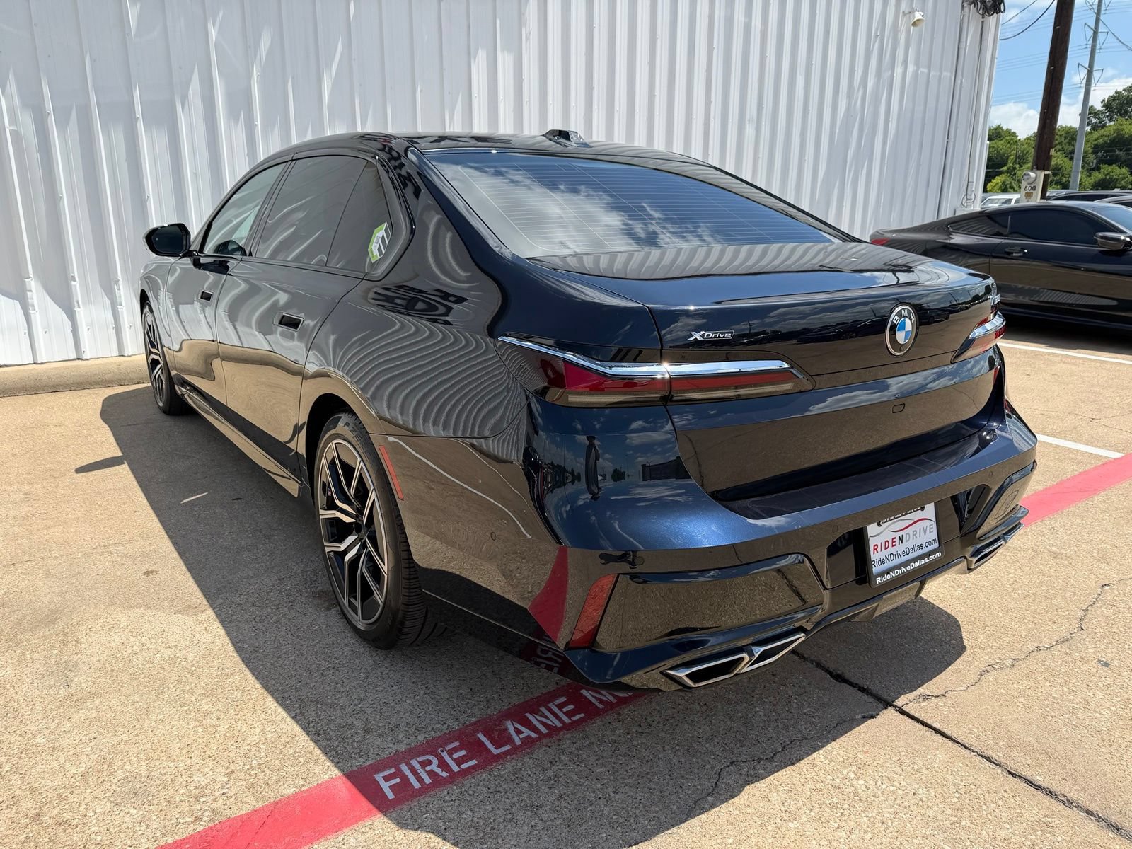 Used 2023 BMW 760i xDrive AWD/4WD image 3