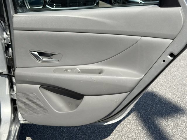 Certified 2022 Hyundai Elantra SE FWD image 16